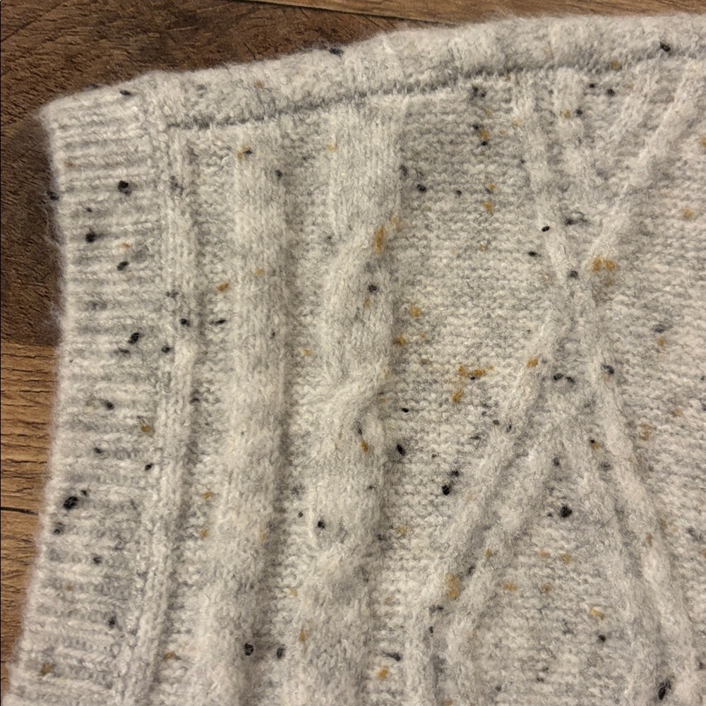 Universal Thread Light Gray V Neck Cable Knit Swe… - image 5